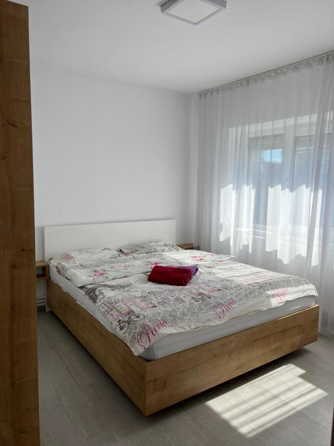 Nicola Flat Mall Appartement Arad Buitenkant foto